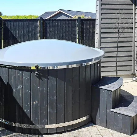 Ferienhaus Pretty Holiday In With Roofed Terrace Hadsund