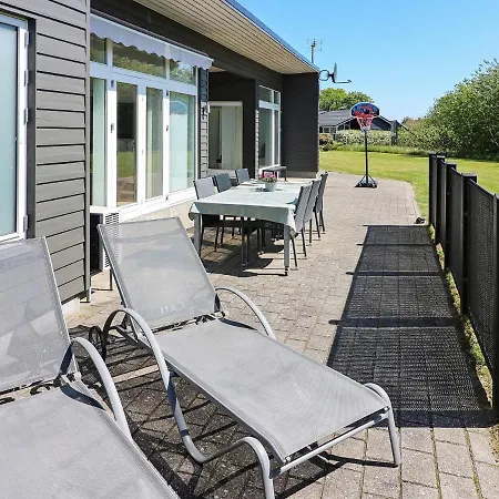 Pretty Holiday In With Roofed Terrace Ferienhaus *
